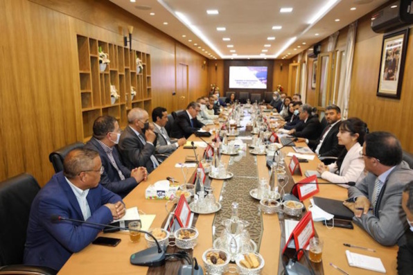 Agadir Commune Urbaine / Plan de Développement Urbain ( PDU)  Aziz Akhannouch, en présence du Wali Ahmed Hajji, rencontre les responsables des sociétés de développement local pour faire le point sur l'avancement des travaux.
