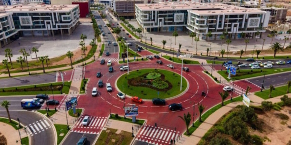 Agadir Commune Urbaine / Plan de Développement Urbain ( PDU)  Aziz Akhannouch, en présence du Wali Ahmed Hajji, rencontre les responsables des sociétés de développement local pour faire le point sur l'avancement des travaux.