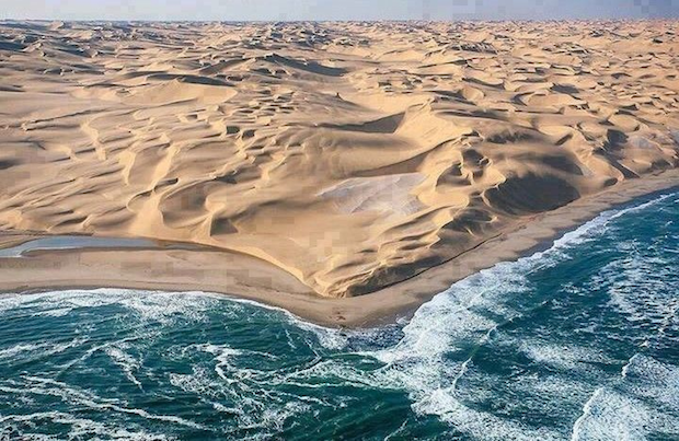 En une vingtaine d’années, Dakhla est devenue le haut lieu du kitesurf