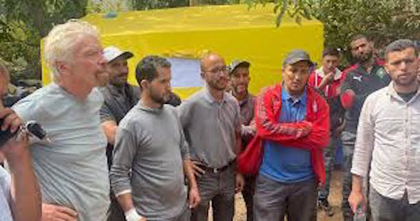 Tremblement: le milliardaire Richard Branson apporte son aide à ses voisins sinistrés à Asni Tremblement: le milliardaire Richard Branson apporte son aide à ses voisins sinistrés à Asni