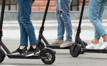 Agadir Plage.     Les trottinettes envahissent la promenade sur la corniche. Attention danger en vue. Agadir Plage.     Les trottinettes envahissent la promenade sur la corniche. Attention danger en vue.